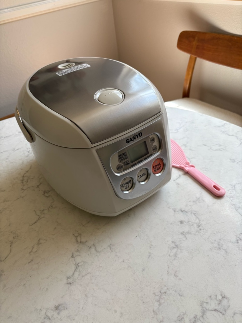 Sanyo White Multi-Function Rice Cooker with Digital Controls - Picture 7 of 8